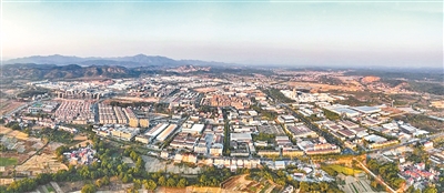 江西經(jīng)濟(jì)躍升，動(dòng)力何來(lái)？探訪(fǎng)開(kāi)發(fā)區(qū)：產(chǎn)業(yè)集群“立柱”，數(shù)字化轉(zhuǎn)型“賦能”