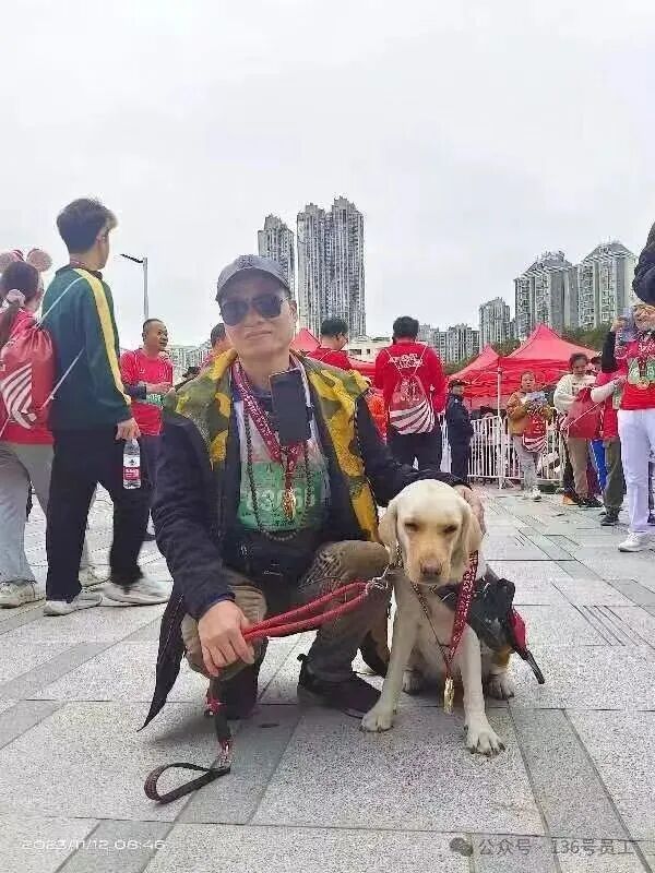 钟隆军与导盲犬CoCo：你是我的眼，也是最好的跑步搭子