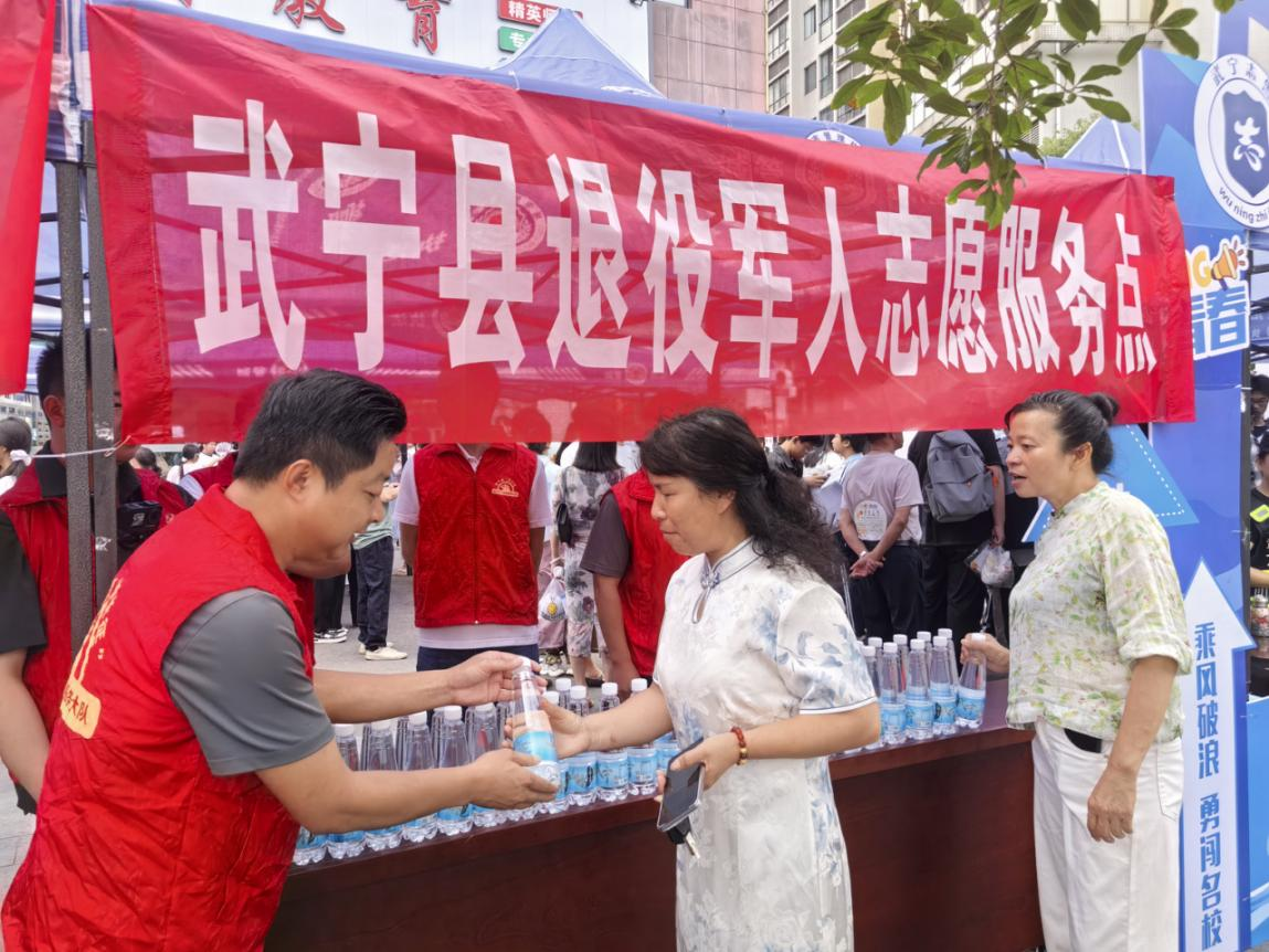 戎耀贛鄱  暖心護(hù)考 江西“新長征”退役軍人志愿服務(wù)隊在行動